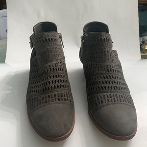 Vince Camuto, Paavani, Gray Suede Booties Size 8.5M